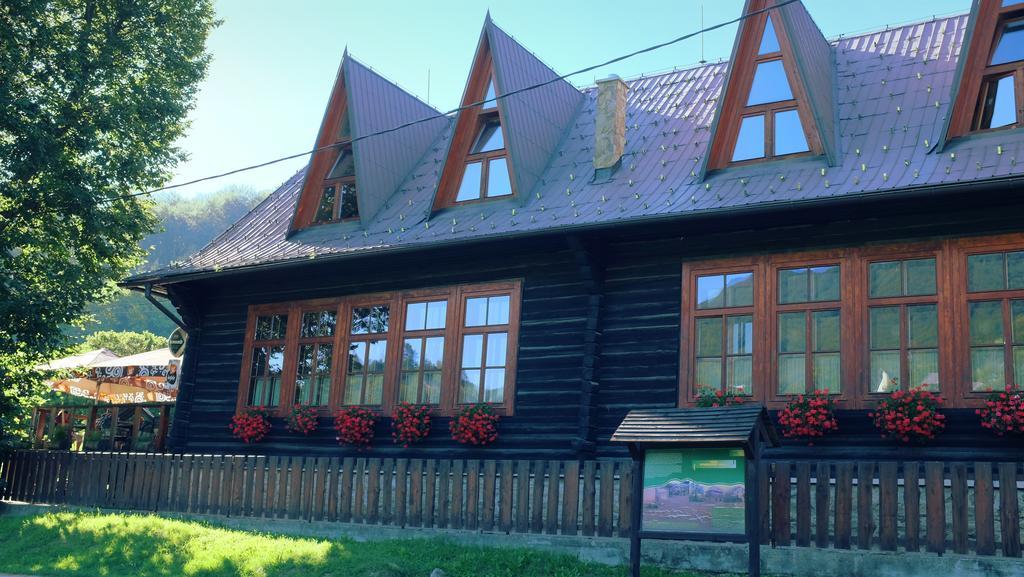 Отель Penzion Manin Поважска-Бистрица Экстерьер фото